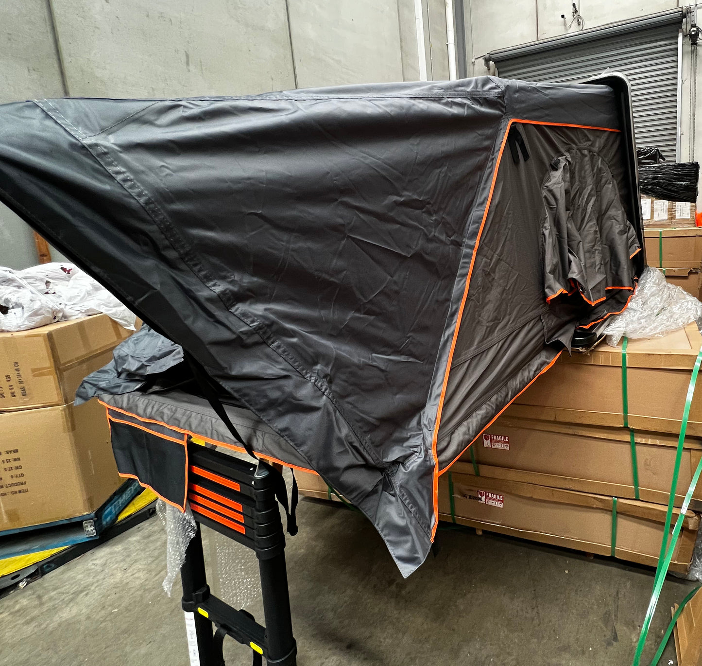 DRY Venture Hardshell roof top tent, Queen Size 1600x2000mm,Melbourne Pickup
